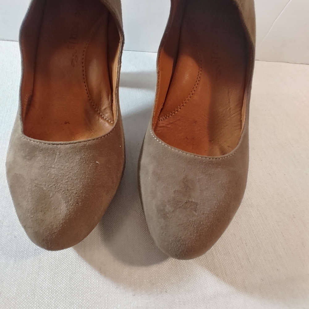 Gentle Souls Tan Suede Heeled Shoes - Picture 3 of 15